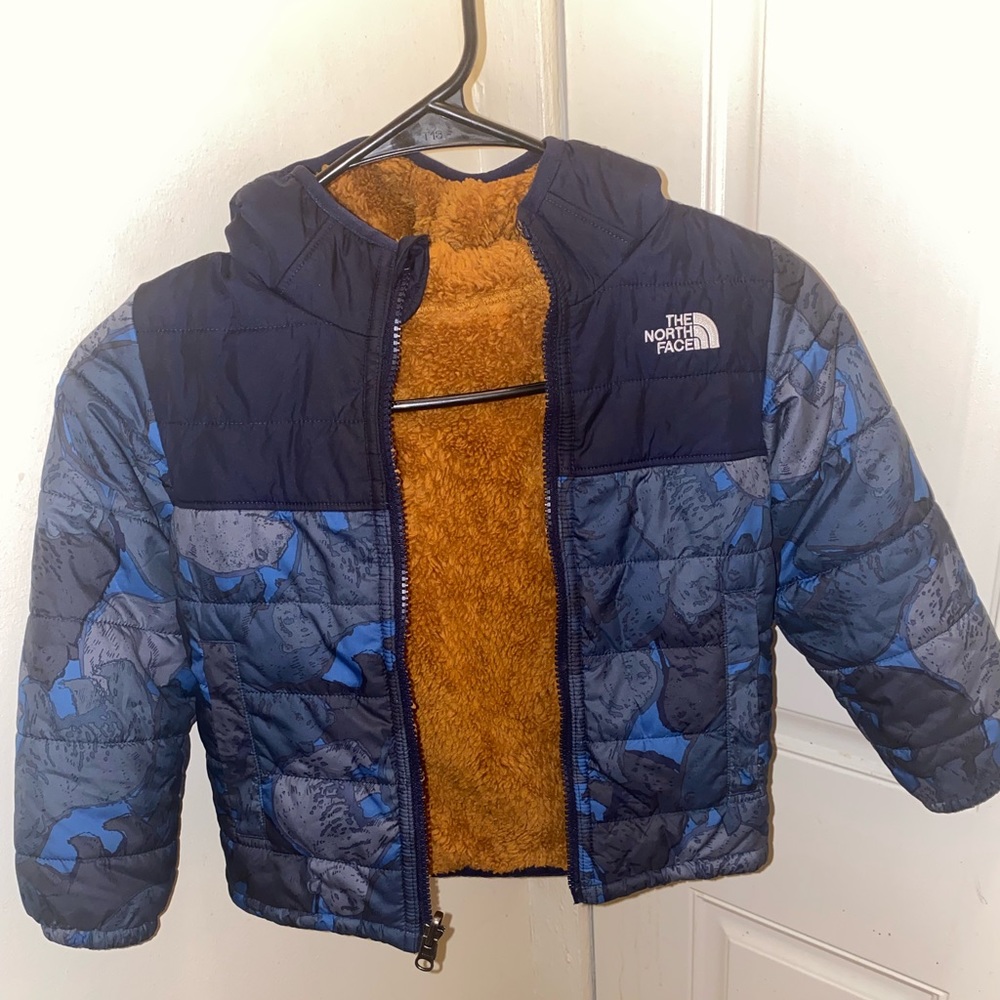 North Face reversible jacket. Size  4T